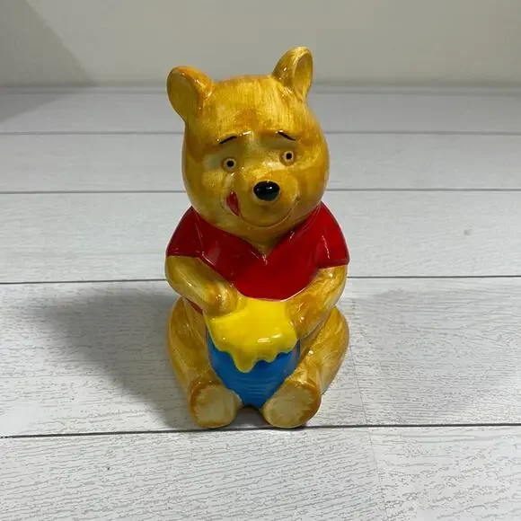 WALT DISNEY PRODUCTIONS Vintage 1980’s Winnie-The-Pooh Bank - Picture 1 of 8